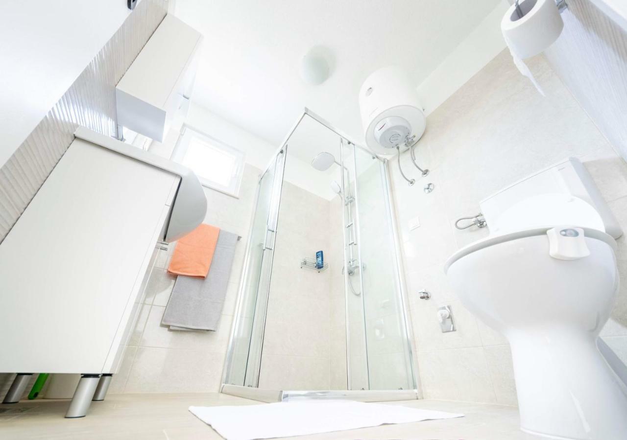 Apartmani Ada 1 ポヴィヤ エクステリア 写真